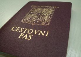 Pasy i občanské průkazy lze platit kreditkou