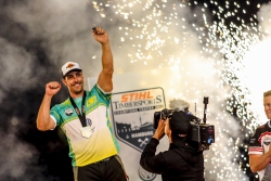Australan Brad De Losa vyhrál světově nejnáročnější sportovní soutěž dřevorubců