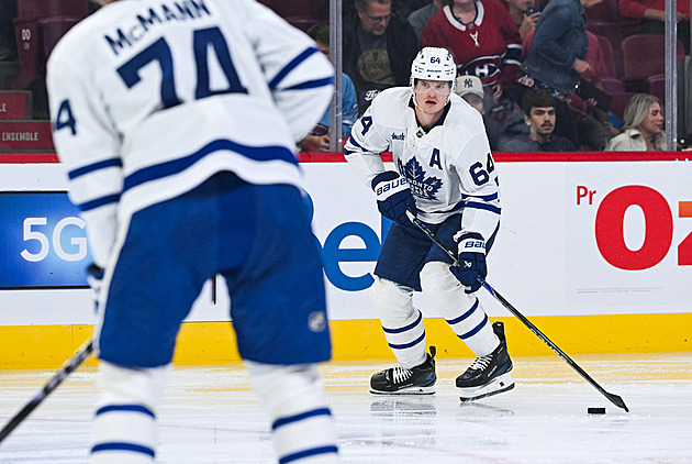 Rulík mu věří, Toronto nikoliv. Kämpf přemýšlel o výměně, opět mu hrozí tribuna