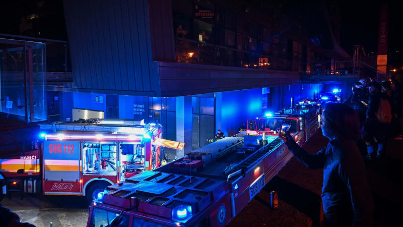 Činžák v Bratislavě zachvátily plameny. V jednom z bytů zahynul muž