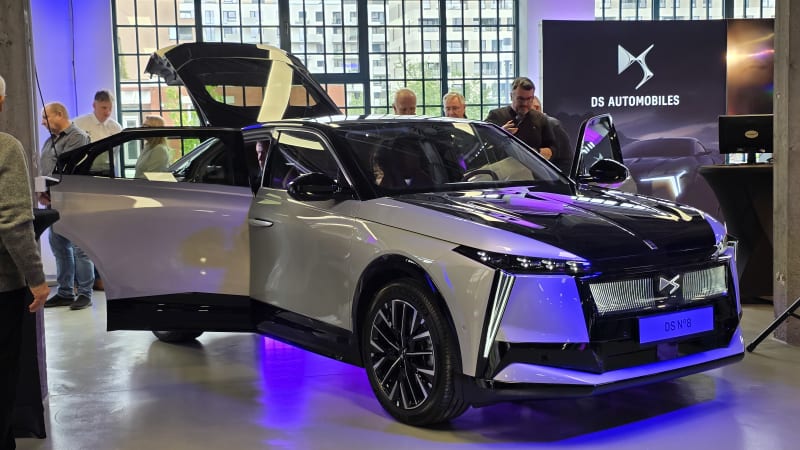 Auto za 1,6 milionu, co vypadá jako Rolls-Royce. Není přitom z Číny, ale z Evropy