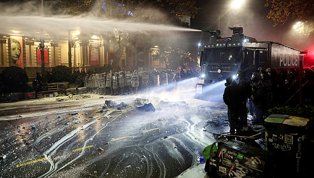 V Gruzii stříkali po protestujících toxickou látku z první světové války, píše BBC