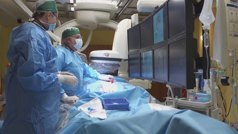 Banální operace skončila smrtí. Rodina matky dvou dětí má o viníkovi jasno, žádá spravedlnost