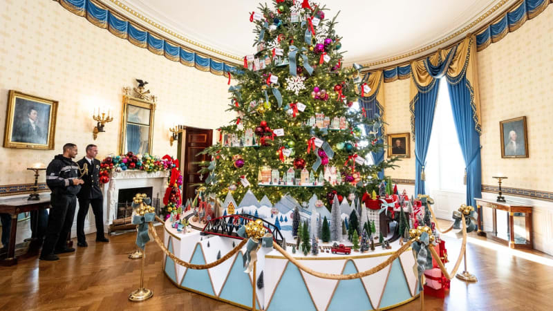 ANKETA: Od Kennedyové po Trumpovou. Jaká vánoční výzdoba Bílého domu se vám líbí nejvíce?