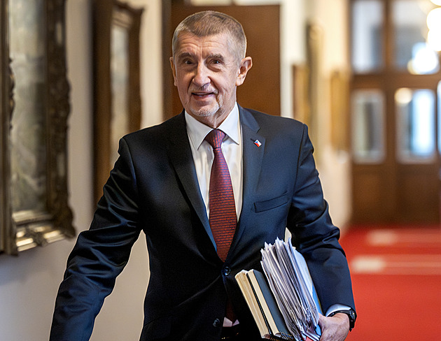 Babiš telefonoval s Trumpem. Probrali válku, migraci a V4