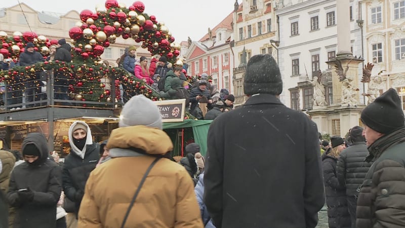 Silvestr v Praze láká celý svět: I díky knižnímu hitu. Turisté oceňují krásy města, pivo a trhy