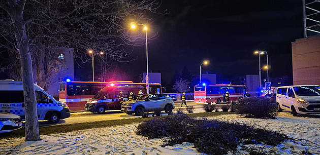 Útočník v Hradci použil obušek a sekáček, policie ho obvinila z pokusu o vraždu