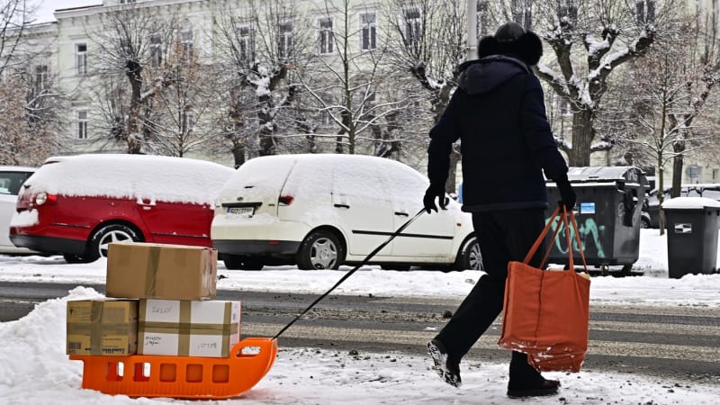 Na horách čekejte další sněžení, na silnicích pozor na sněhové jazyky. Po víkendu přituhne