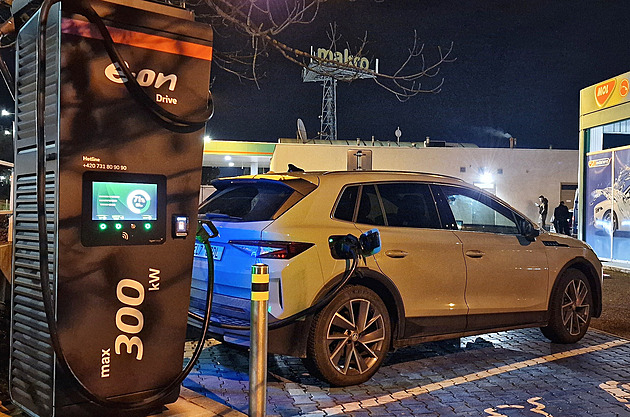 Podvod, nebo fyzika? Proč se elektromobily někdy nabíjejí pomalu a co s tím