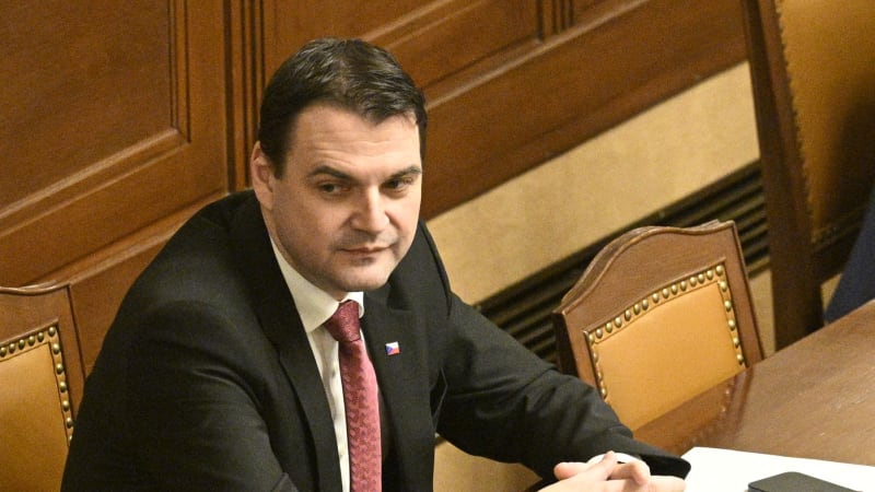 GLOSA: Slavnost sněmovní. Macinka hloubal v mysli Pavla a zapomněl jméno šéfa TOP 09