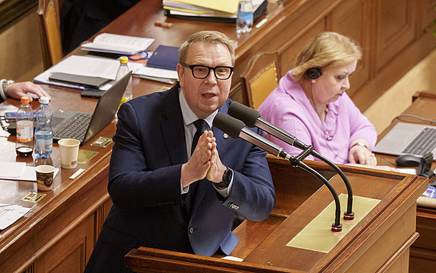 Juchelkovo ministerstvo připraví návrh změn nastavení penzí pro náročné profese