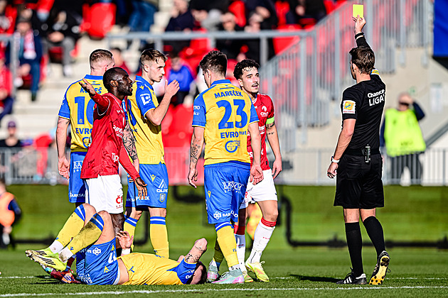 ONLINE: Pardubice - Teplice 1:1, boj o střed tabulky, na Bílkovu penaltu reaguje Patrák