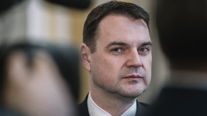 Zalepte Macinkovi pusu, zlobí se Češka v Dubaji. Vládu kritizuje za průběh repatriace