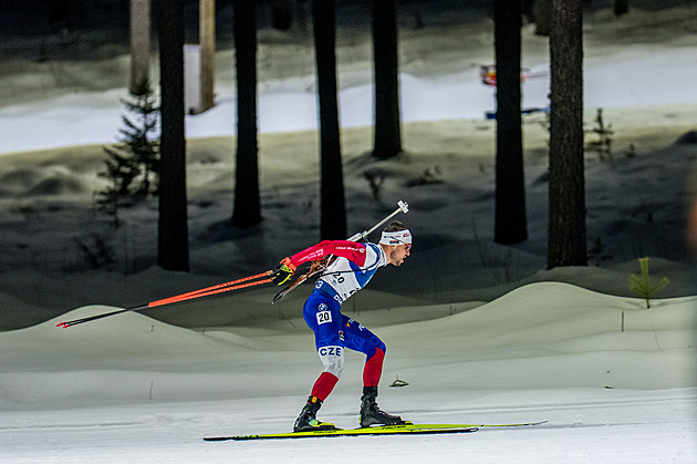 Biatlon ONLINE: Hák zvládl první položku čistě a posouvá štafetu na 16. místo