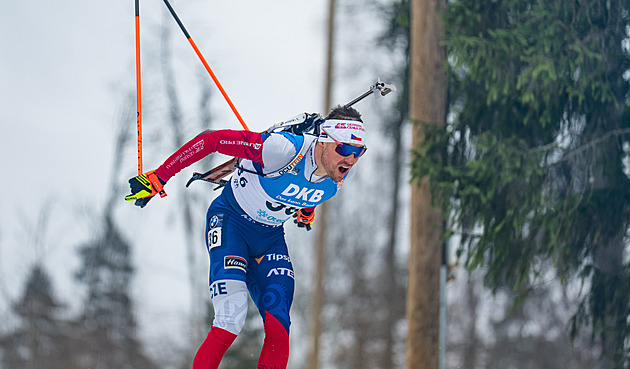 Biatlon ONLINE: Závěrečný mužský sprint, Krčmář na první položce jednou minul