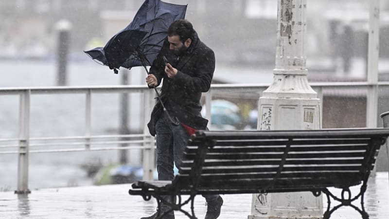 Na Evropu se žene bouře Dave: Hrozí kolaps dopravy i sněžení. Ovlivní počasí v Česku?