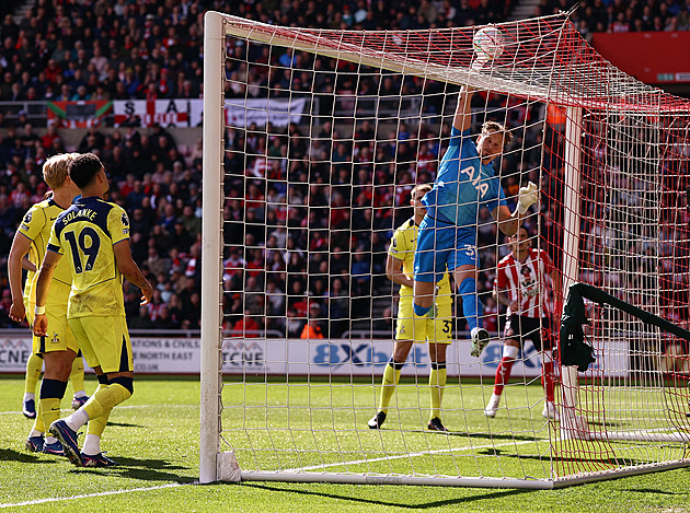 ONLINE: Kinský inkasuje, Tottenham v důležitém utkání ztrácí. Newcastle vede