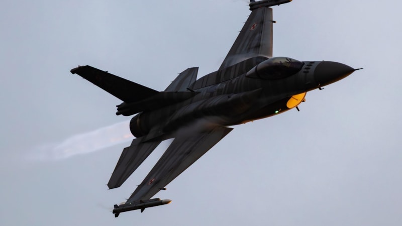 Mohutný ruský útok na Ukrajinu: Do vzduchu šly polské stíhačky, trosky poškodily dům v Rumunsku