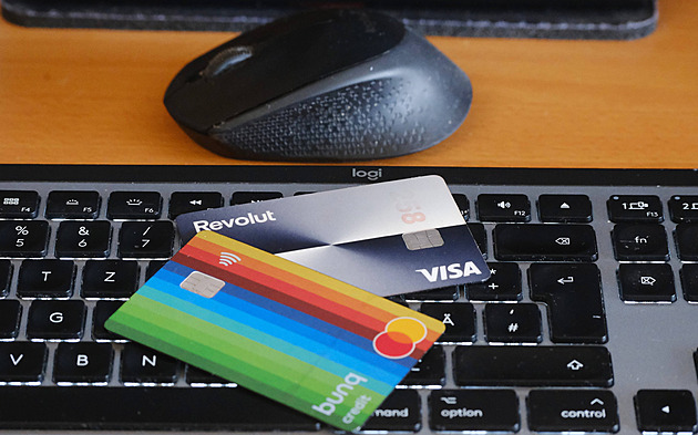 Černá díra na peníze: Za zapomenutá předplatná Češi ročně vyhodí i 30 000 Kč