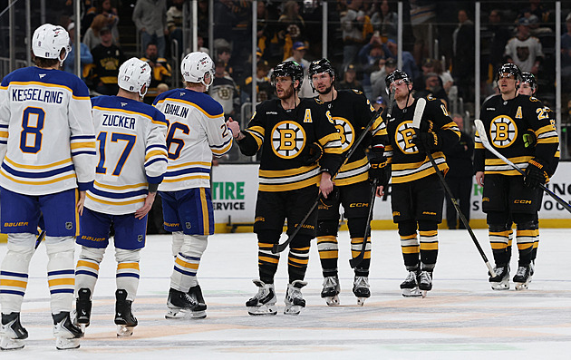 Pastrňák se Zachou konec Bostonu neodvrátili, postup slaví Buffalo a Vegas