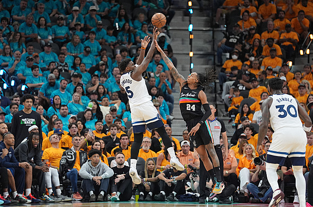 Minnesota ve čtvrtfinále zaskočila Spurs, Knicks neměli s Philadelphií slitování