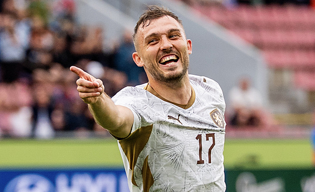 ONLINE: Česko - Kosovo 1:0, skóre otevřel Ladra, pak kvůli zranění střídá Kuchta