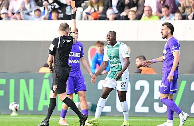 Čtyři zápasy pro Singatheha. Kouč Šustr za kritiku sudího nesmí dvakrát na lavičku