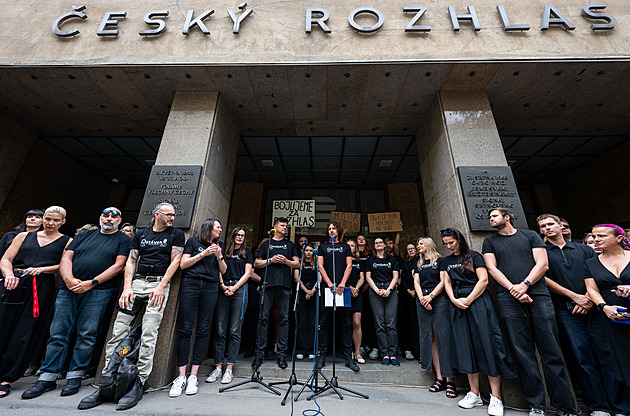 Stovky pracovníků televize a rozhlasu jdou do stávky. Chápu jejich obavy, řekl Pavel
