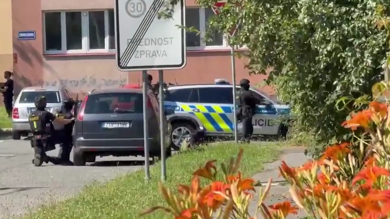 Střelba na sídlišti v Ostravě: Žena je ve vážném stavu. Útočníka policie našla mrtvého