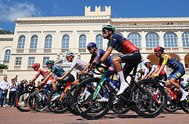 Vuelta ONLINE: Nejdelší etapa. Náskok úniku klesá, balík vede Visma s Van Aertem